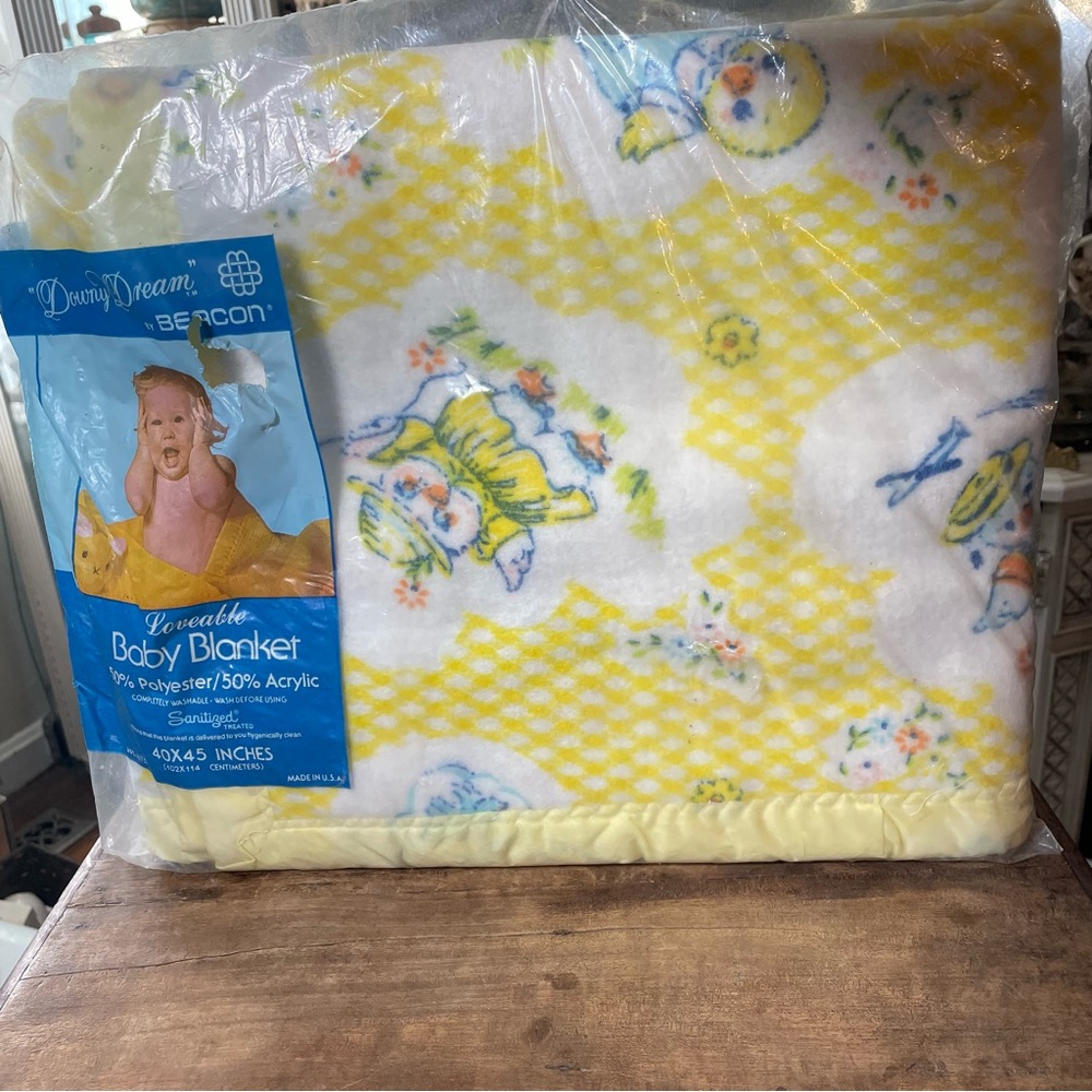 Vintage Deacon yellow Baby blanket baby ducks satin trim acrylic 40 x 46
